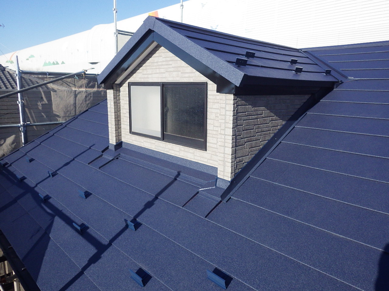 パミールからガルバリウム鋼板屋根へのカバー工法！IGスーパーガルテクト♪