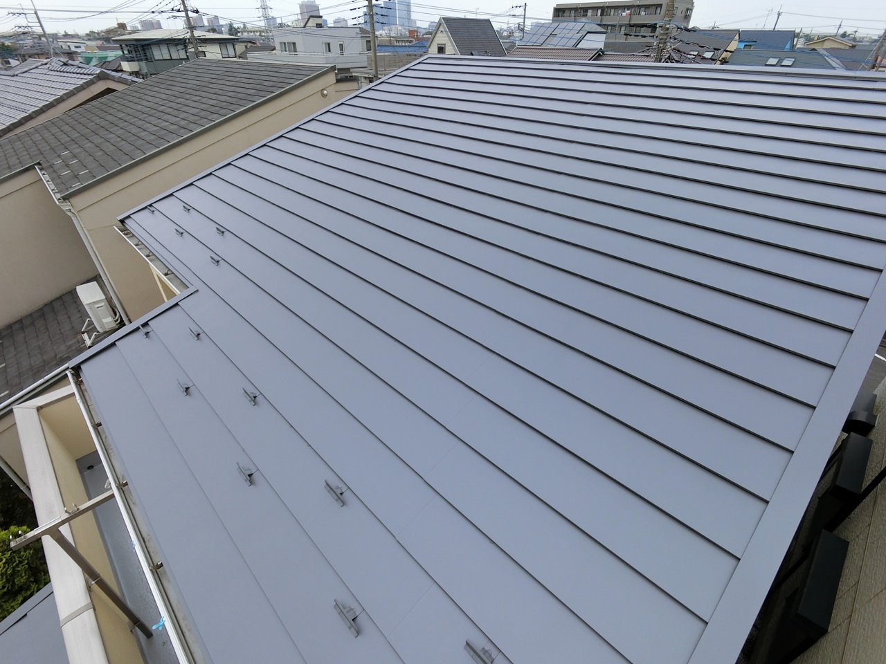 屋根GL鋼板カバー工法！断熱効果や雨音の軽減にも期待(^^♪