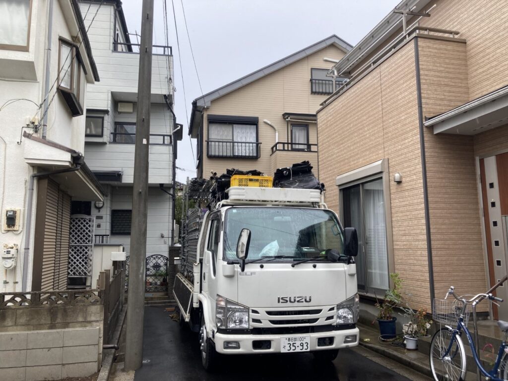 資材搬入