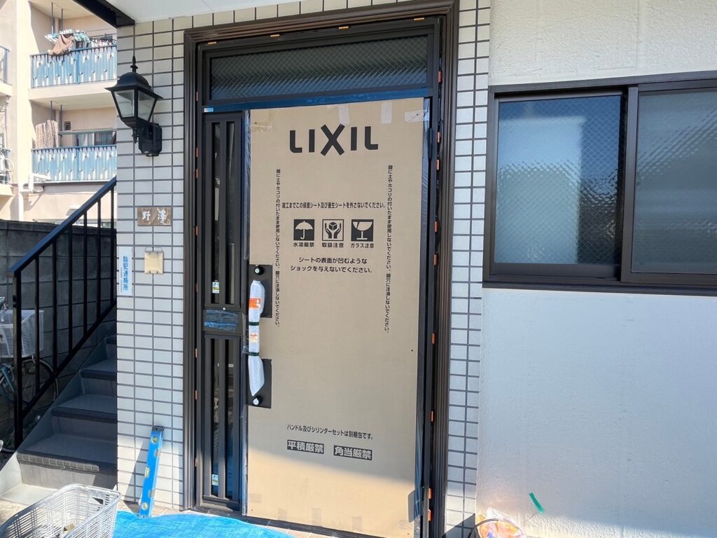 扉取付