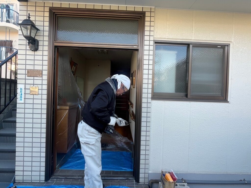 既存玄関ドア撤去