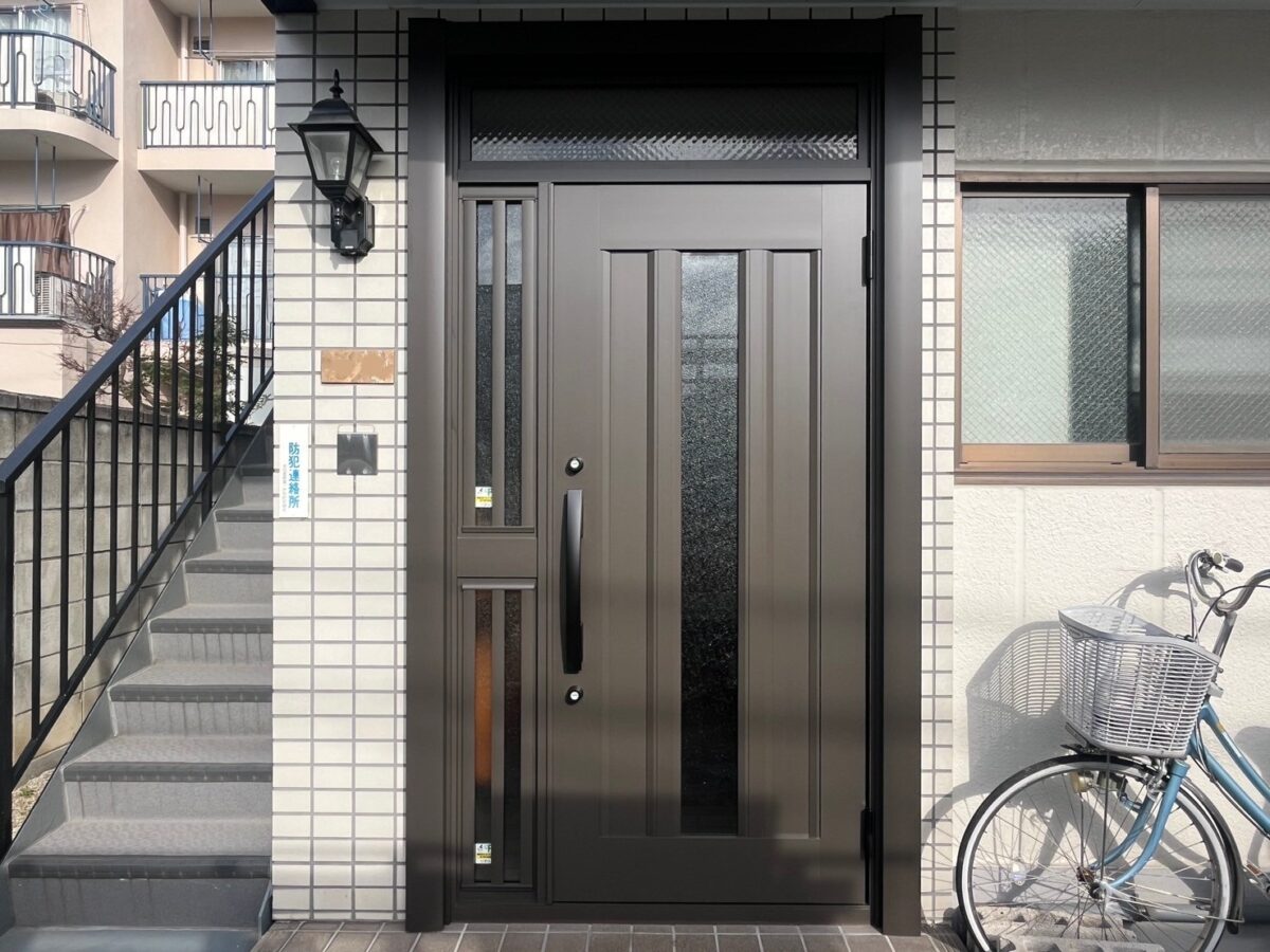 LIXIL「リシェント」防犯合わせガラス仕様 玄関ドア交換工事