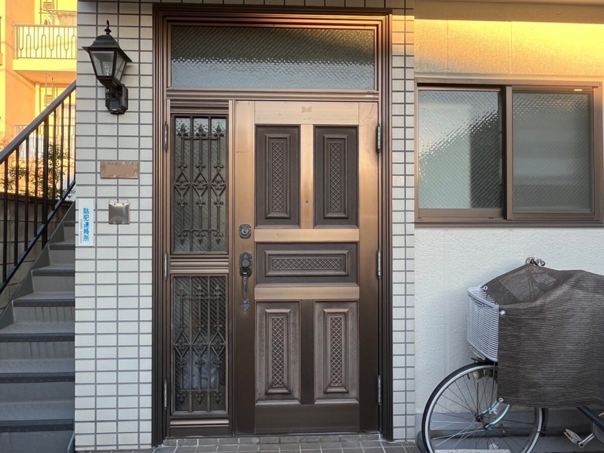 LIXIL「リシェント」防犯合わせガラス仕様 玄関ドア交換工事