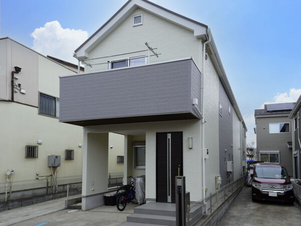 川口市 Ｈ様邸｜屋根は無機塗装で紫外線対策！外壁は日当たりに合わせ塗分け