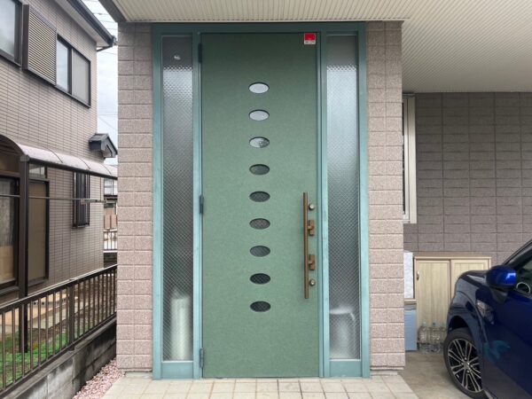 さいたま市 H邸　汚れや傷が気になる玄関ドアへのダイノックフィルム張り