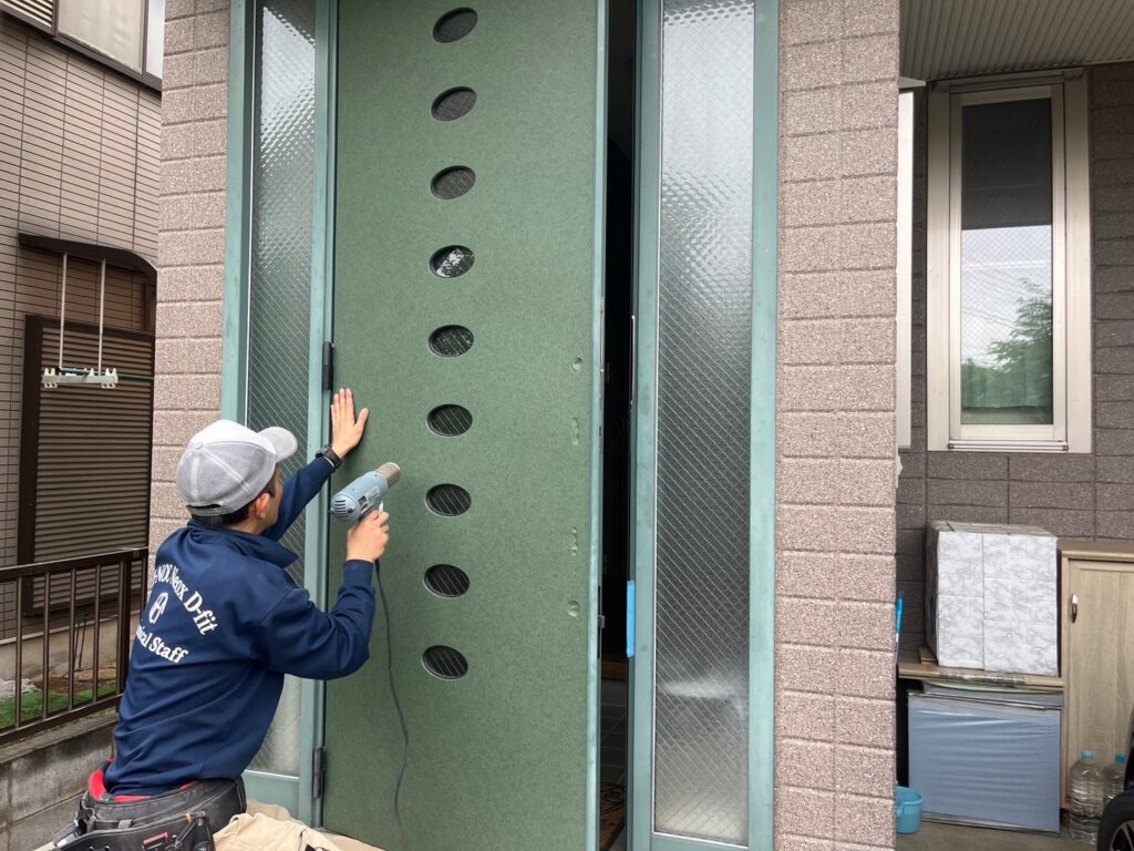 玄関ドア用ダイノックフィルム貼り
