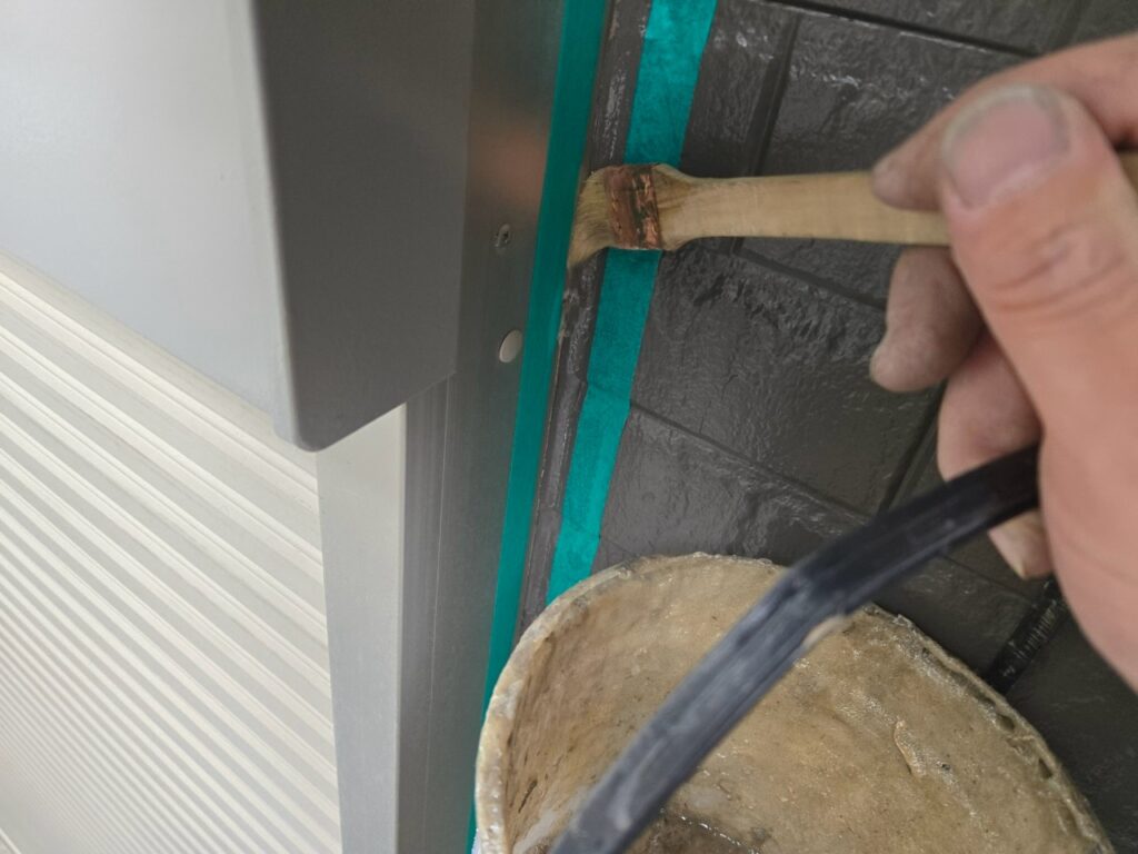 サッシ廻りプライマー塗布