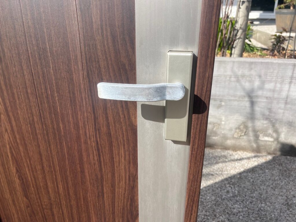 取っ手戻し