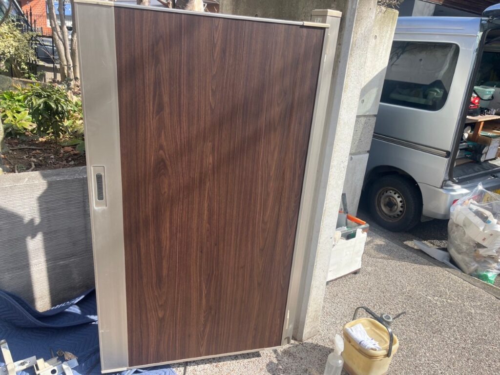 門扉フィルム貼り完了