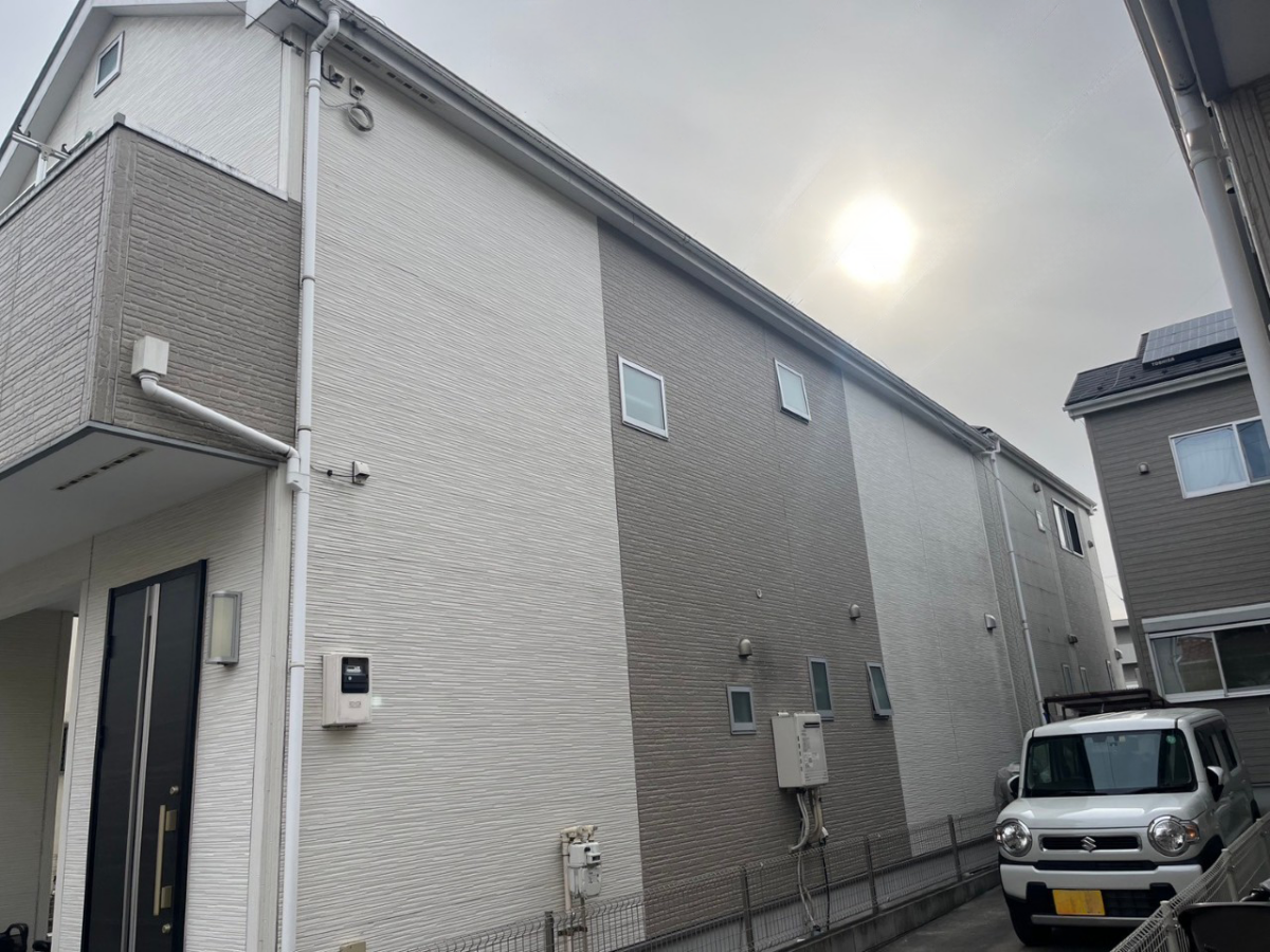 屋根は過酷な紫外線に備えて無機塗装。外壁は状態ごとに最適な塗分けを。