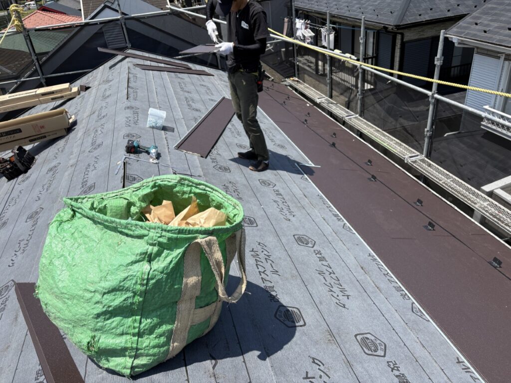 屋根重ね葺き(カバー工法)