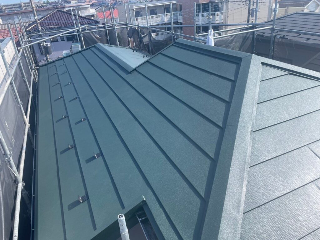 大屋根　カバー工法