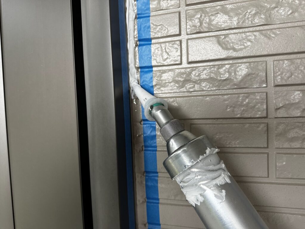 サッシ廻りシーリング　増し打ち