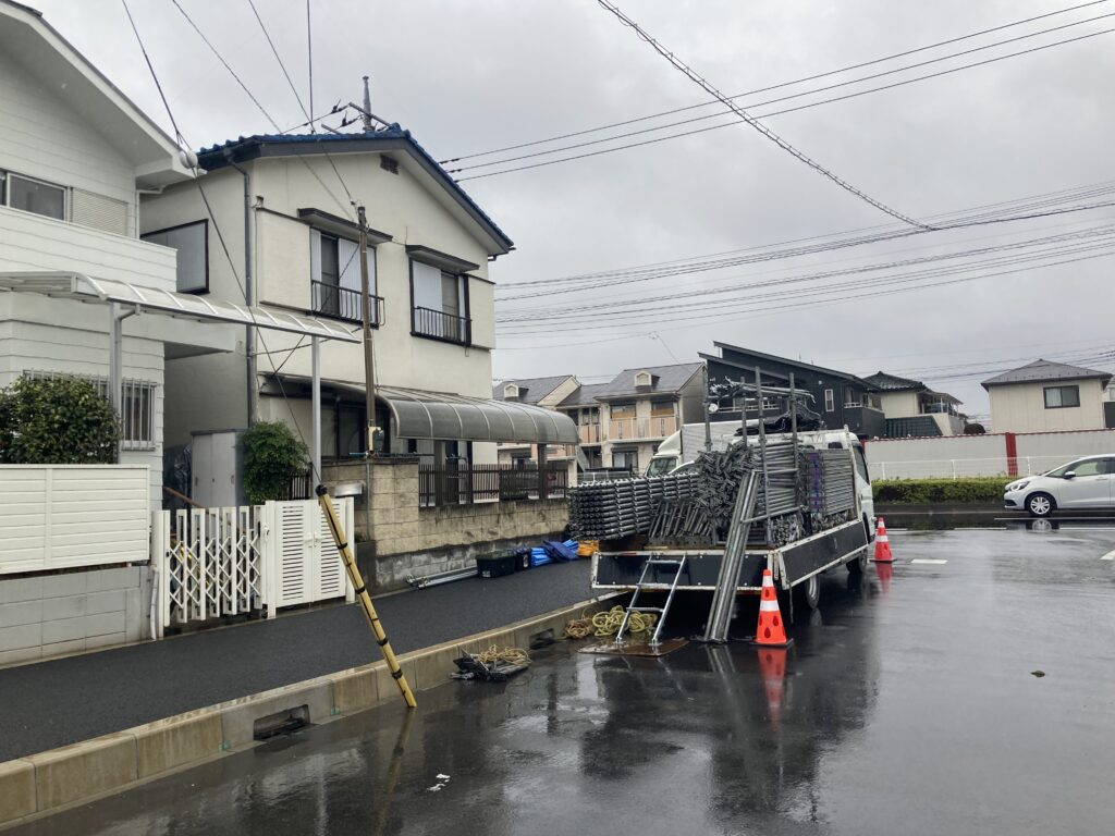 資材搬入