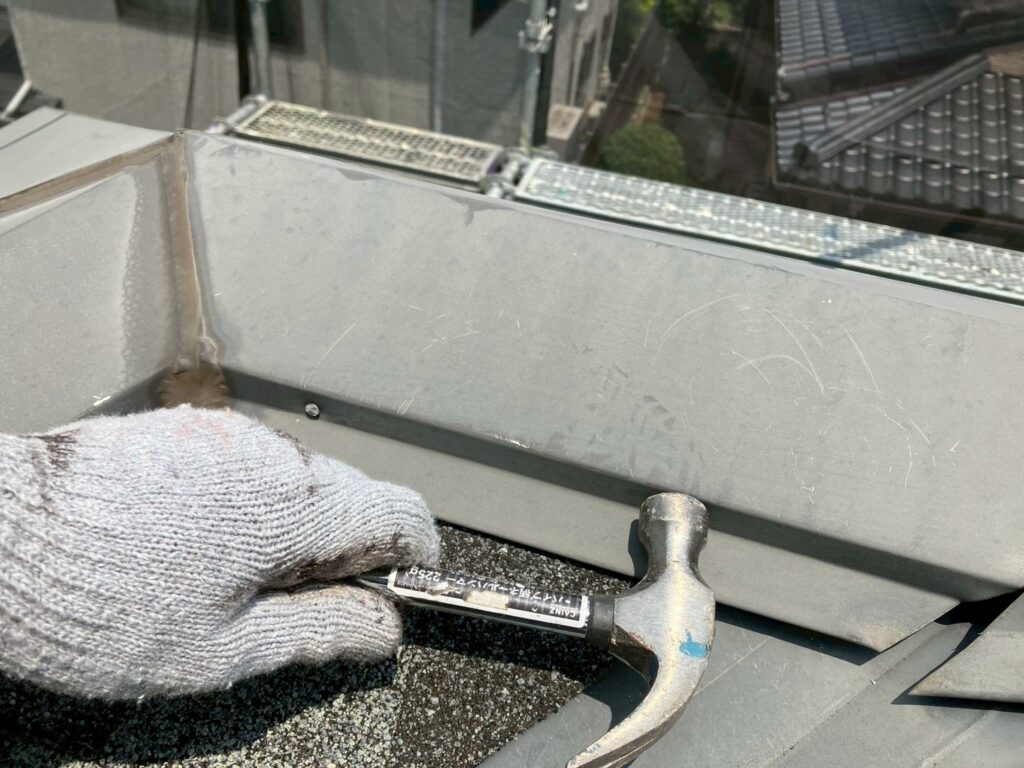 屋根釘浮き補修