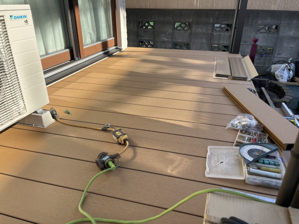 人工木テラスデッキ新設
