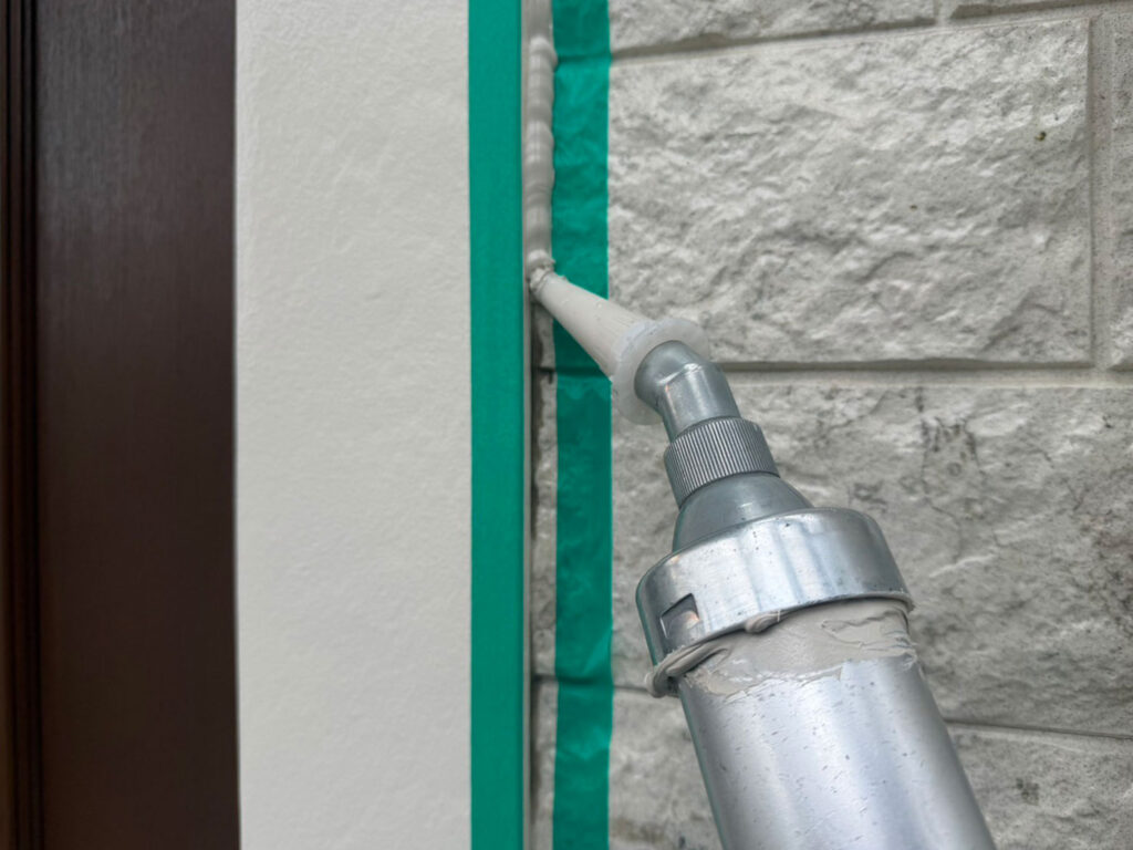 窓飾り廻りシーリング増し打ち
オートンイクシード