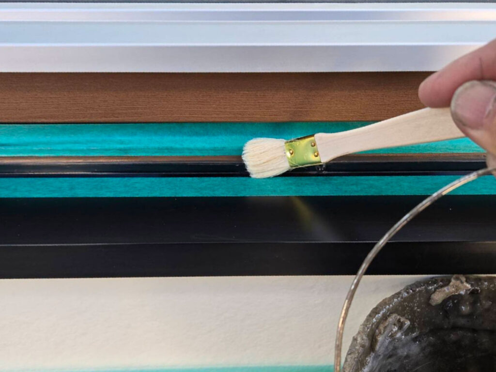 サッシ水切り廻りシーリング増し打ち
オートンイクシード