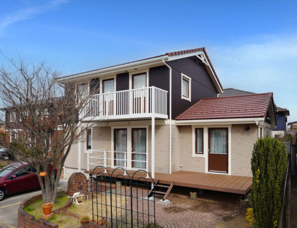 スウェーデンハウスの外壁塗装と木製バルコニー交換｜外装リフォーム事例｜水戸市