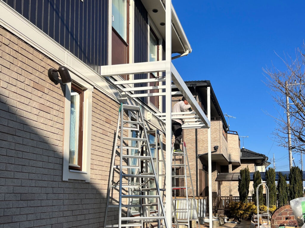 新規アルミバルコニー骨組み設置
オルネ（ホワイト）2.5間×4尺