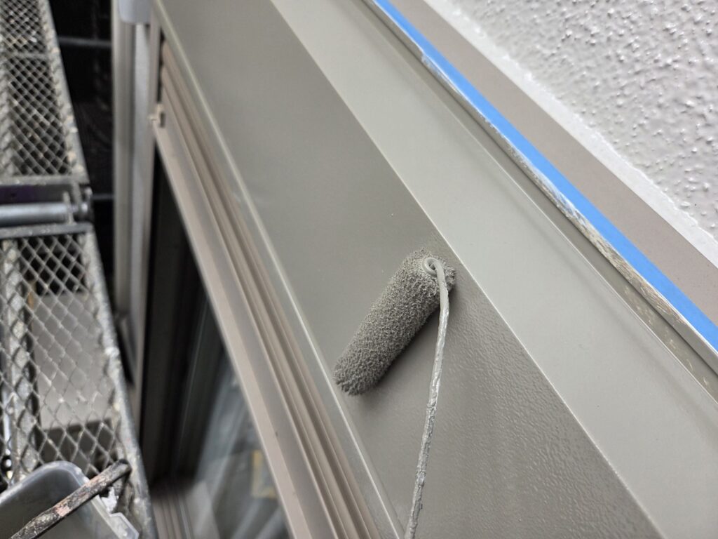 シャッターBOX塗装／1液ファインシリコンセラUV（色：25-60B*5分艶）