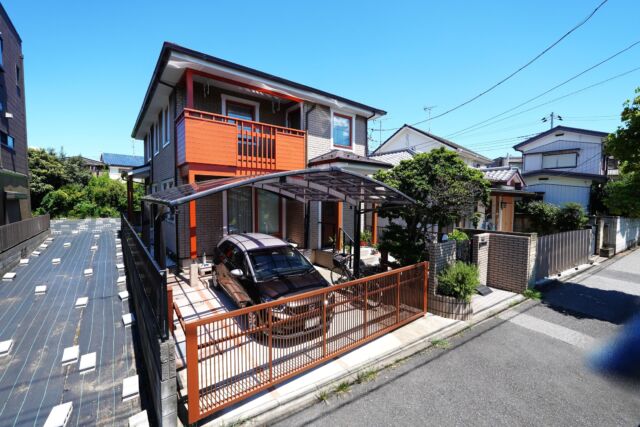 さいたま市　築27年　スウェーデンハウスの外装改修事例

詳しい施工内容はこちらをCHECK！！
→ @nagamochi_kobo
屋根・外壁はもちろん、その他 外構やウッドデッキ、内装などもお任せ下さい！
外装リフォーム 無料で診断・調査・お見積もり╭(๑•̀ㅂ•́)و
簡単手軽なＬＩＮＥ＠見積はじめました♪
お気軽にお問い合わせ下さい♪
ＨＰ ： @nagamochi_kobo
ＬＩＮＥ ID 検索 ：@fwf6086c
フリーダイヤル ： 0120-993-006
お気軽にお問い合わせ下さい♪

#スウェーデンハウス
#瓦降ろし
#屋根葺き替え
#木製バルコニー
#玄関ドア塗装
#キシラデコール
#キシラデコールコンゾラン
#オートンイクシード
#カーポート
#カーポート屋根